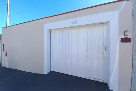 Casa à venda com 320m², 3 quartos e 3 vagasFachada 