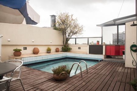 Apartamento à venda com 220m², 3 quartos e 3 vagasCobertura - Piscina