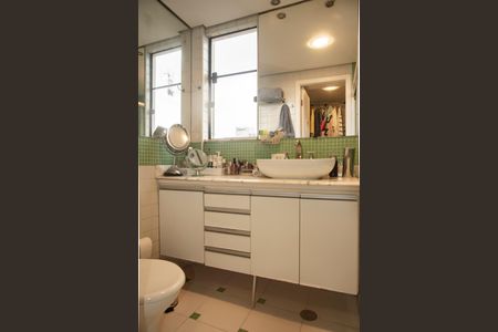 Apartamento à venda com 220m², 3 quartos e 3 vagasBanheiro da Suíte 2