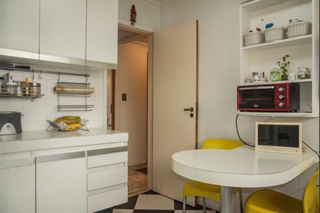 Apartamento à venda com 220m², 3 quartos e 3 vagasCozinha