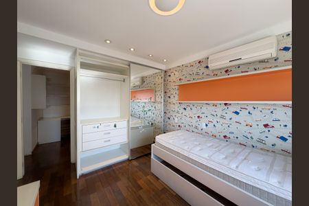 Apartamento à venda com 250m², 4 quartos e 4 vagasSuíte 2