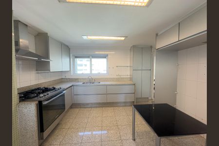 Apartamento à venda com 250m², 4 quartos e 4 vagasCozinha