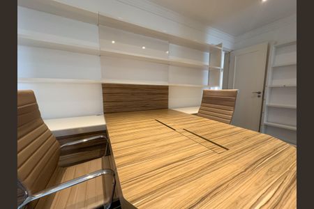 Apartamento à venda com 250m², 4 quartos e 4 vagasEscritório