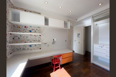 Apartamento à venda com 250m², 4 quartos e 4 vagasSuíte 2