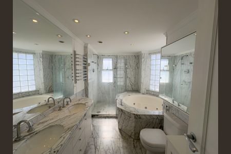 Apartamento à venda com 250m², 4 quartos e 4 vagasBanheiro Suíte 4