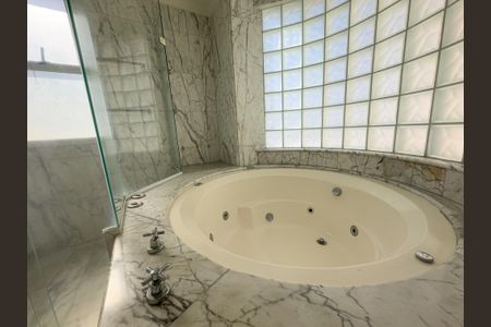 Apartamento à venda com 250m², 4 quartos e 4 vagasBanheiro Suíte 4