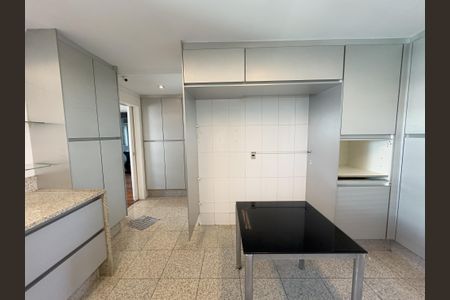 Apartamento à venda com 250m², 4 quartos e 4 vagasCozinha
