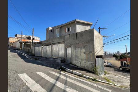 Casa à venda com 280m², 4 quartos e 3 vagas Casa à venda com 280m², 4 quartos e 3 vagasFachada