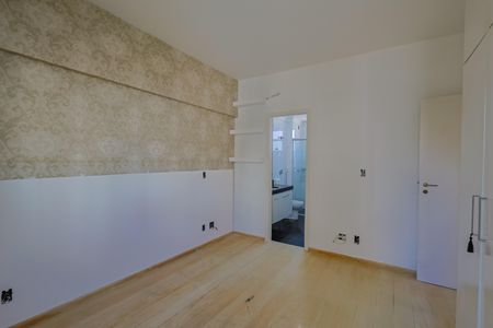 Apartamento à venda com 130m², 3 quartos e 2 vagas Apartamento à venda com 130m², 3 quartos e 2 vagasQuarto 3 - Suíte