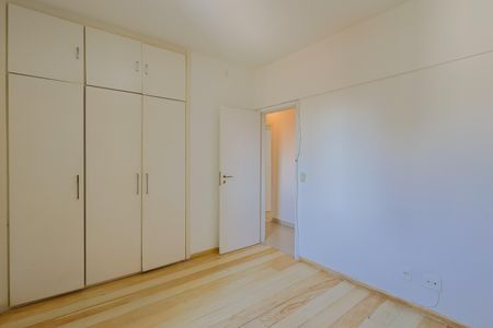 Apartamento à venda com 130m², 3 quartos e 2 vagas Apartamento à venda com 130m², 3 quartos e 2 vagasQuarto 2