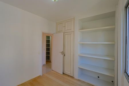 Apartamento à venda com 130m², 3 quartos e 2 vagas Apartamento à venda com 130m², 3 quartos e 2 vagasQuarto 1