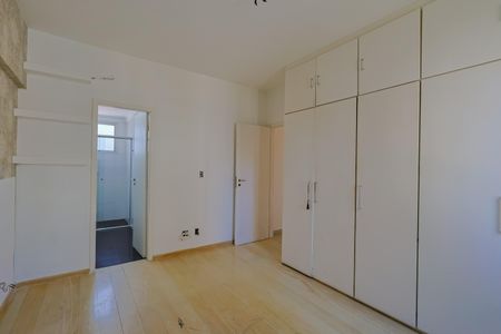 Apartamento à venda com 130m², 3 quartos e 2 vagas Apartamento à venda com 130m², 3 quartos e 2 vagasQuarto 3 - Suíte