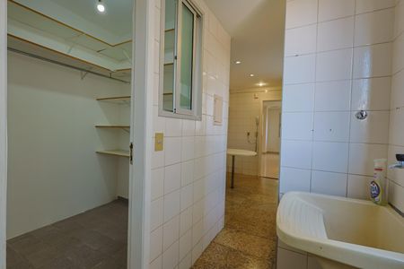 Apartamento à venda com 130m², 3 quartos e 2 vagas Apartamento à venda com 130m², 3 quartos e 2 vagasÁrea de Serviço