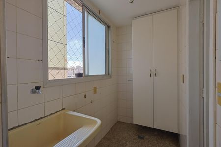 Apartamento à venda com 130m², 3 quartos e 2 vagas Apartamento à venda com 130m², 3 quartos e 2 vagasÁrea de Serviço