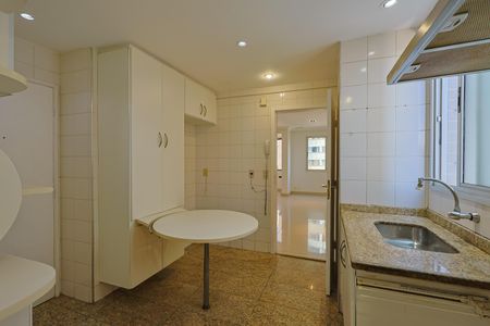 Apartamento à venda com 130m², 3 quartos e 2 vagas Apartamento à venda com 130m², 3 quartos e 2 vagasCozinha