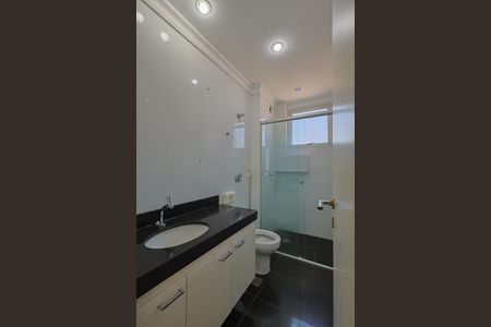 Apartamento à venda com 130m², 3 quartos e 2 vagas Apartamento à venda com 130m², 3 quartos e 2 vagasBanheiro da Suíte