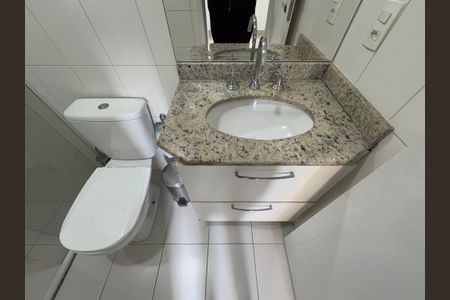 Apartamento à venda com 76m², 3 quartos e 2 vagasBanheiro da Suíte