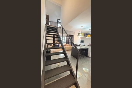 Apartamento à venda com 97m², 1 quarto e 1 vagaEscada