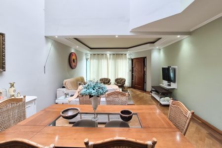 Casa à venda com 286m², 4 quartos e 5 vagasSala