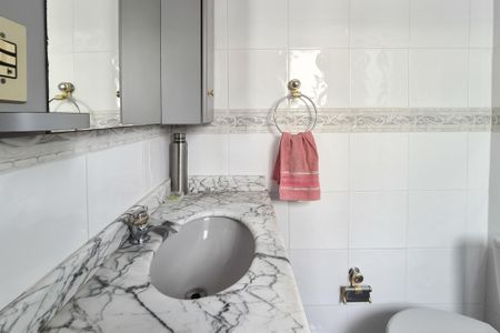 Casa à venda com 286m², 4 quartos e 5 vagasBanheiro da Suíte 2