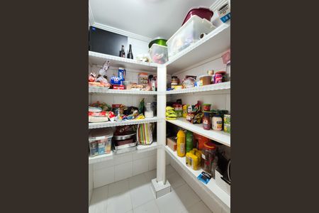 Casa à venda com 286m², 4 quartos e 5 vagasCozinha - dispensa