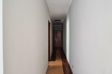 Casa à venda com 286m², 4 quartos e 5 vagasCorredor