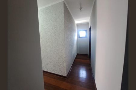 Casa para alugar com 484m², 6 quartos e 4 vagas Casa para alugar com 484m², 6 quartos e 4 vagasCorredor