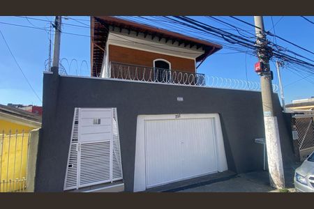 Casa para alugar com 484m², 6 quartos e 4 vagas Casa para alugar com 484m², 6 quartos e 4 vagasFachada
