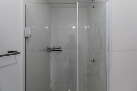Banheiro de apartamento para alugar com 1 quarto, 27m² em Vila Tolstoi, São Paulo