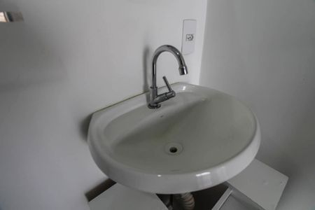 Banheiro de apartamento para alugar com 1 quarto, 27m² em Vila Tolstoi, São Paulo