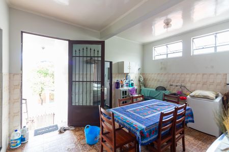 Casa à venda com 250m², 4 quartos e 5 vagas Casa à venda com 250m², 4 quartos e 5 vagasÁrea de Serviço