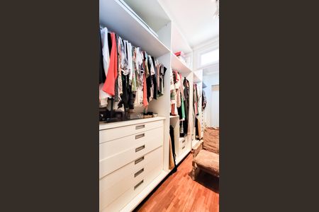 Casa de condomínio à venda com 230m², 4 quartos e 3 vagasCloset Suíte 1