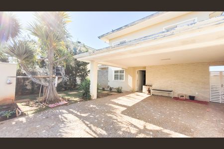 Casa de condomínio à venda com 230m², 4 quartos e 3 vagasGaragem