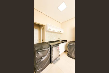 Casa de condomínio à venda com 230m², 4 quartos e 3 vagasBanheiro de serviço