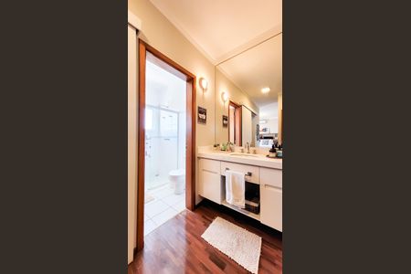 Casa de condomínio à venda com 230m², 4 quartos e 3 vagasBanheiro Suíte 1