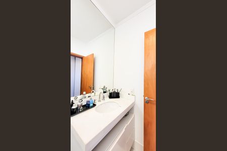 Casa de condomínio à venda com 230m², 4 quartos e 3 vagasBanheiro Suite 2