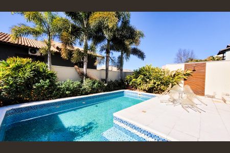 Casa de condomínio à venda com 230m², 4 quartos e 3 vagasPiscina