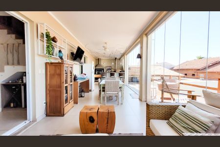 Casa de condomínio à venda com 230m², 4 quartos e 3 vagasÁrea gourmet