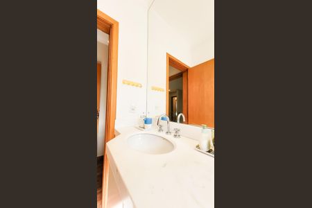 Casa de condomínio à venda com 230m², 4 quartos e 3 vagasBanheiro Suite 3