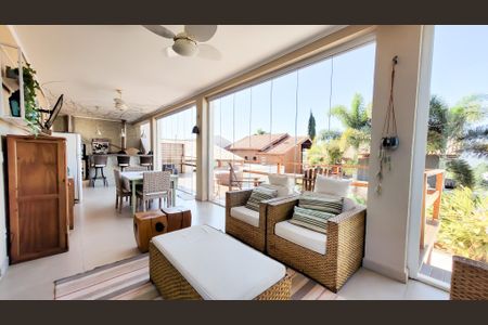 Casa de condomínio à venda com 230m², 4 quartos e 3 vagasÁrea gourmet