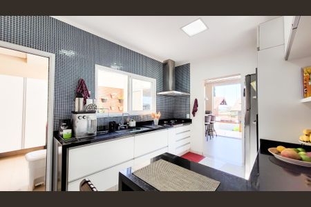 Casa de condomínio à venda com 230m², 4 quartos e 3 vagasCozinha