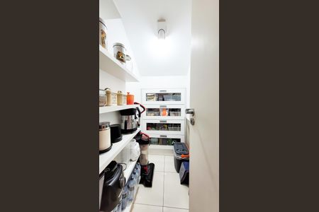 Casa de condomínio à venda com 230m², 4 quartos e 3 vagasDespensa