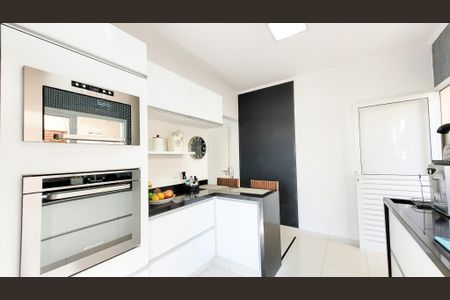 Casa de condomínio à venda com 230m², 4 quartos e 3 vagasCozinha