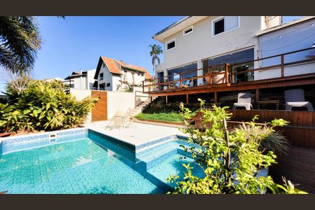 Casa de condomínio à venda com 230m², 4 quartos e 3 vagasPiscina