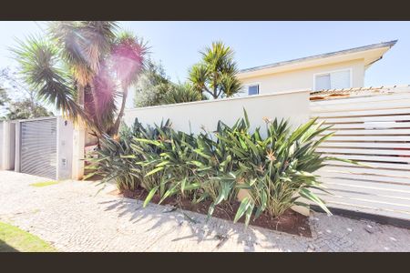 Casa de condomínio à venda com 230m², 4 quartos e 3 vagasFachada