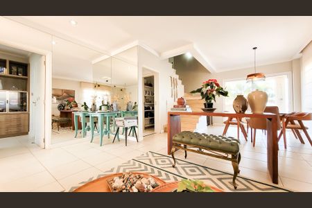 Casa de condomínio à venda com 230m², 4 quartos e 3 vagasSala