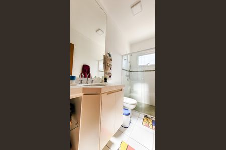 Casa de condomínio à venda com 230m², 4 quartos e 3 vagasBanheiro Suite 3