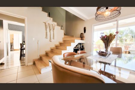 Casa de condomínio à venda com 230m², 4 quartos e 3 vagasSala