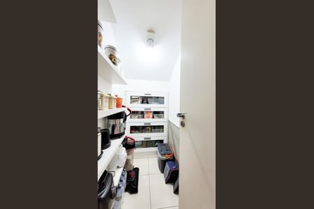 Casa de condomínio à venda com 230m², 4 quartos e 3 vagasDespensa