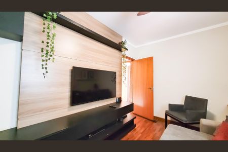 Casa de condomínio à venda com 230m², 4 quartos e 3 vagasSala